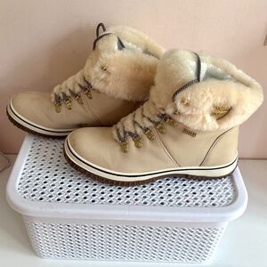 Pajar Canada winter waterproof boot, genuine leather, genuine shearling, size 10